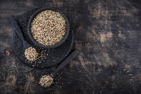 Quels sont les secrets pour une salade de quinoa colorée et nutritive?